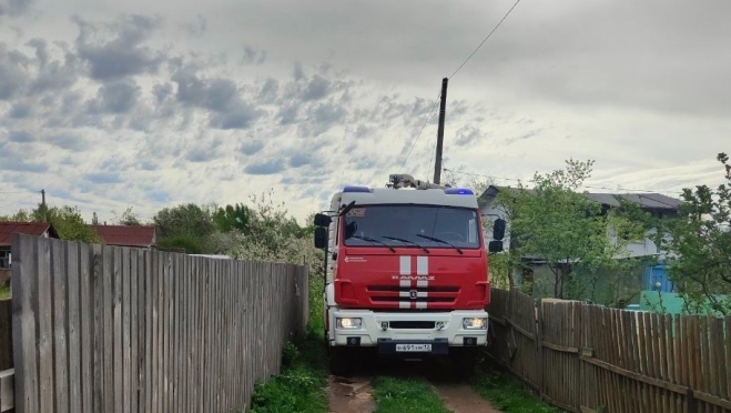 В деревне Акшубино в пригороде Йошкар-Олы сгорела баня: есть пострадавший