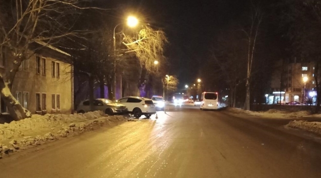 В Йошкар-Оле на улице Строителей столкнулись две иномарки