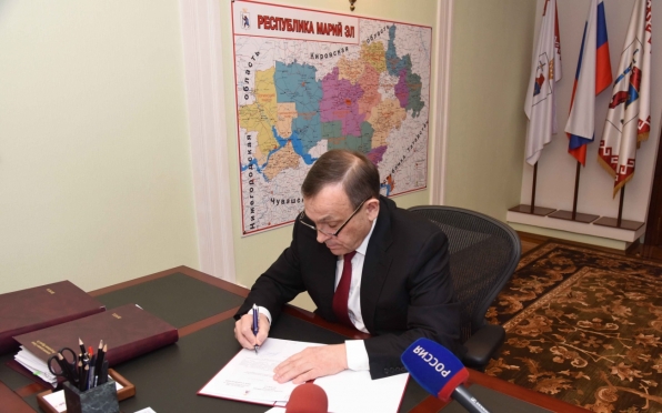 Глава Марий Эл подписал Указы о присвоении почётных званий