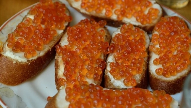 Эксперты Роскачества расскрыли секреты по выбору красной икры