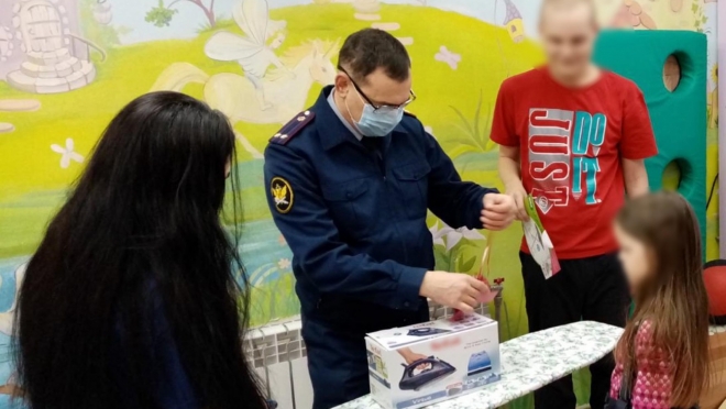 Дети с ментальными особенностями получили подарки от сотрудников исправительной колонии