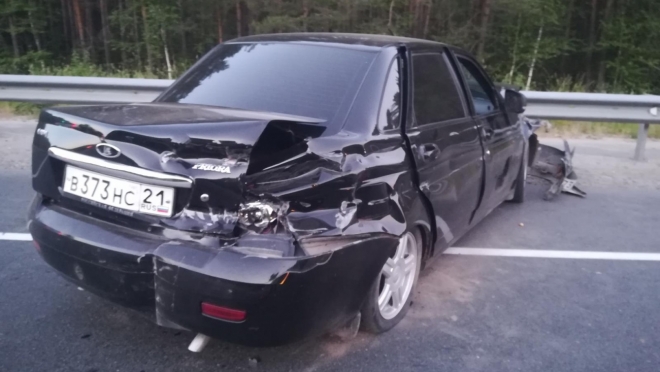 На 86 км автодороги «Вятка» Priora врезалась в дорожное ограждение