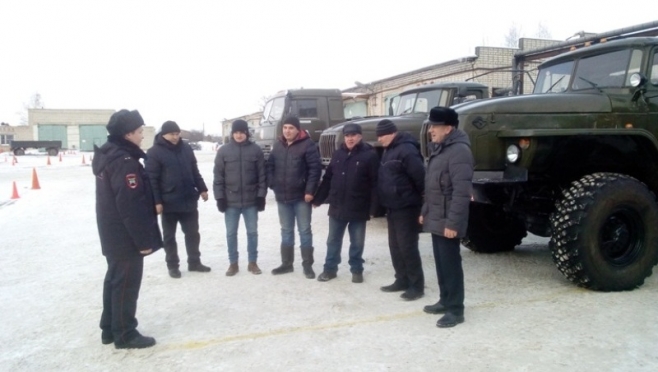 Автоинструкторы пообщались с госавтоинспектором в неформальной обстановке