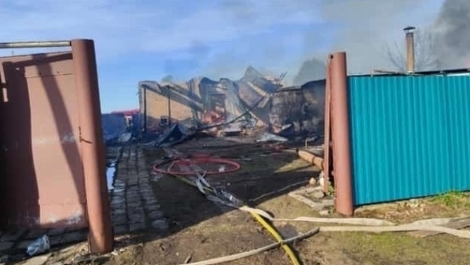 В Советском районе сегодня утром пожар уничтожил дом и частное хозяйство
