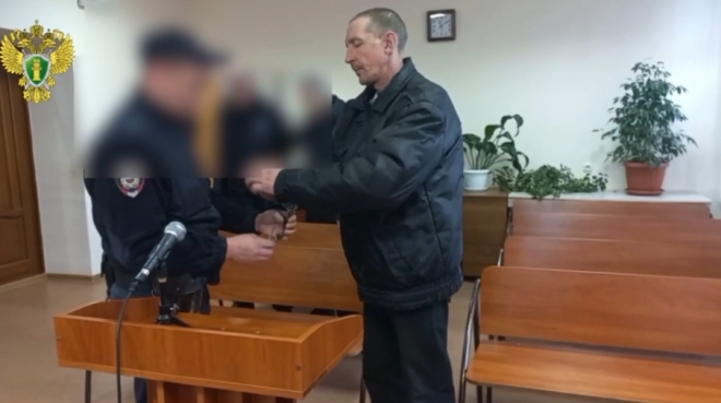 В посёлке Красный Мост мужчина напал на старушку с серпом