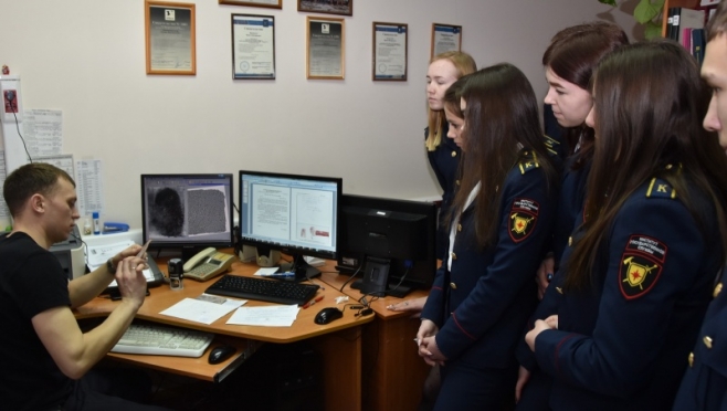 Йошкар-олинские студенты посетили экспертно-криминалистический центр МВД