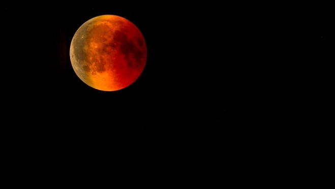 Суперлуние: сегодня россияне смогут увидеть «кровавую» Луну