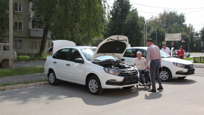 В Марий Эл пострадавшим на производстве вручили ключи от новых автомобилей
