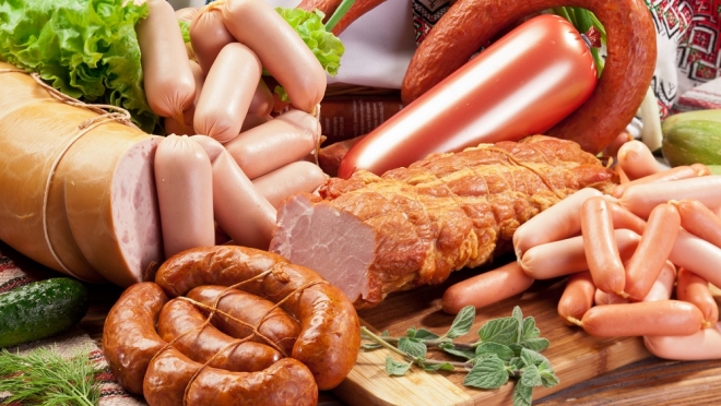 Мясопереработчики добиваются повышения закупочных цен на колбасы и сосиски
