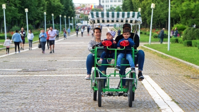 Семьям с пятью детьми предложили выделять автомобиль