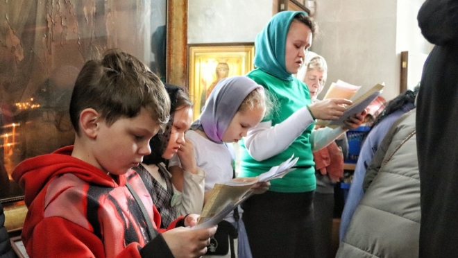Юные православные добровольцы Йошкар-Олы в Родительскую субботу пришли в храм