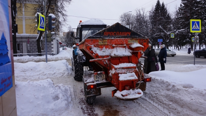 Дороги Йошкар-Олы обрабатывают галитом и песко-соляной смесью