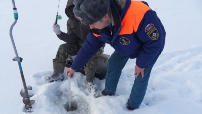 Ледовый панцирь на реках и озёрах Марий Эл от 12 см до полуметра