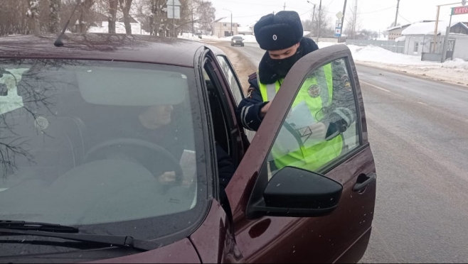 В Сернурском районе водителям напомнили о правилах безопасности на зимней дороге