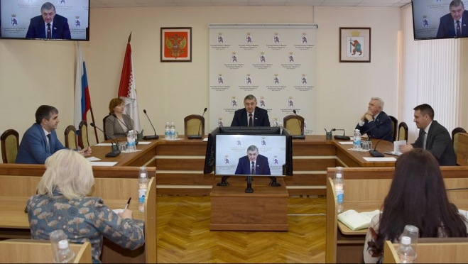В первый рабочий день в марийском парламенте обсудили планы на январь