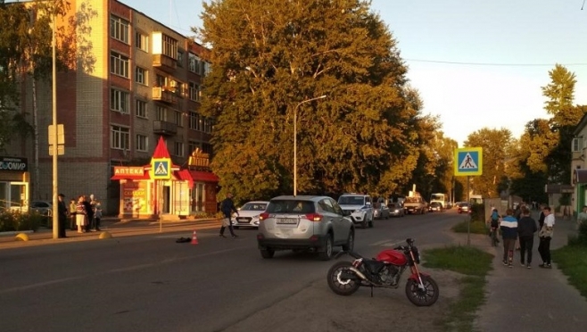 В Волжске юный мотоциклист врезался в иномарку