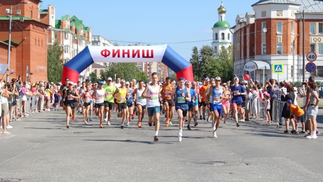 Все бегут: в Йошкар-Оле проходит XLI полумарафон