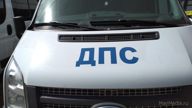 В Килемарском районе «УАЗ» врезался в дерево