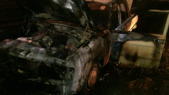 В Йошкар-Оле рано утром заполыхала «Волга»