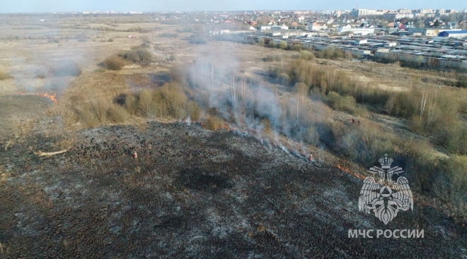В Медведевском районе пожарные отстояли от огня садовые домики