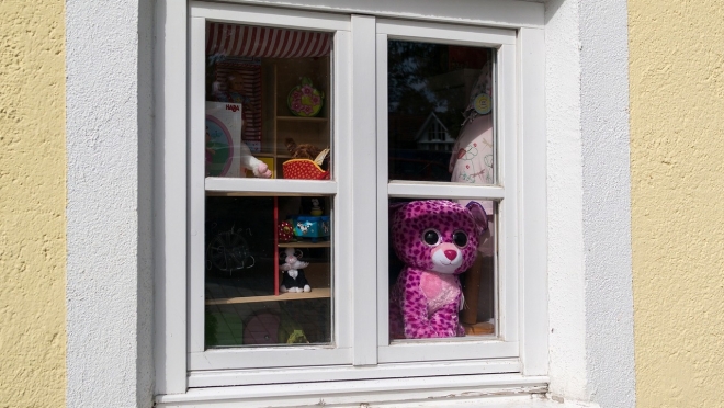 В Йошкар-Оле из окна третьего этажа выпал 3-летний малыш