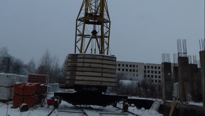 Судебные приставы опечатали башенный кран в Йошкар-Оле