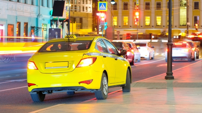 Российских таксистов хотят обязать оснащать свои автомобили тревожными кнопками