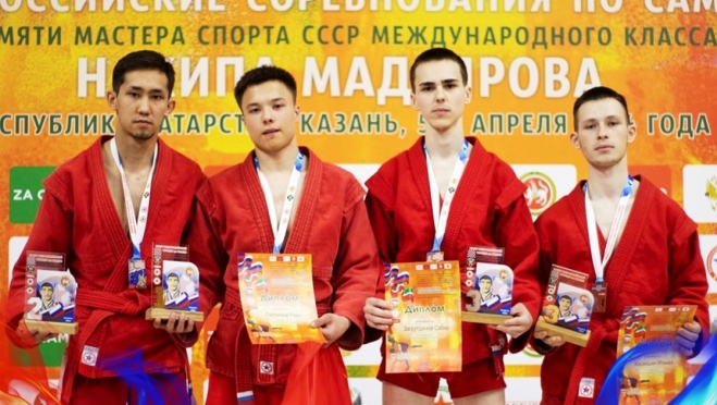 Серебро Всероссийского турнира по самбо завоевал спортсмен из Марий Эл