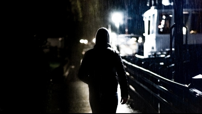 Неизвестный напал на пенсионерку в подъезде дома по улице Я. Эшпая