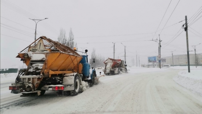 Зачем во время снегопада улицы Йошкар-Олы обрабатывают пескосоляной смесью