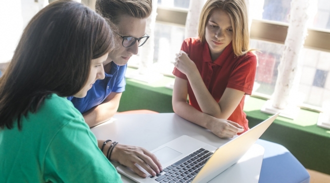 Для выпускников школ проведут онлайн-марафон «ЕГЭ — это про100»