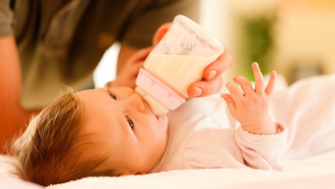 Маленькая Николь, брошенная в аэропорту Антальи, находится в приёмной семье