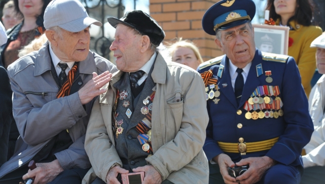Инвалиды и участники ВОВ получат по 10 тысяч рублей ко Дню Победы