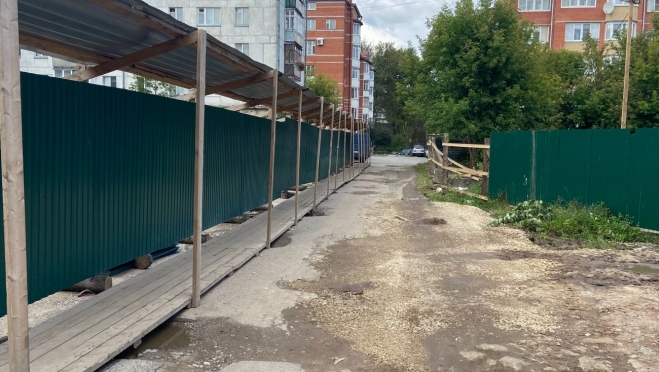 Забор на улице Рябинина в Йошкар-Оле создал трудности с передвижением