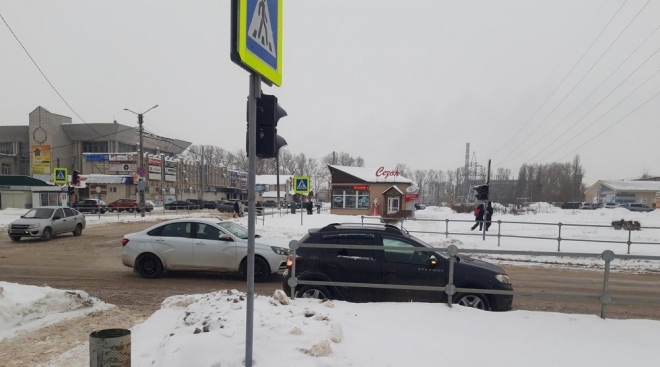 В Волжске под колёса иномарки попал молодой мужчина