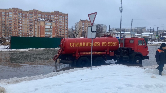 В Йошкар-Оле откачивают образовавшиеся после оттепели «моря»