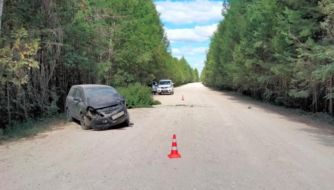 В Советском районе женщина-водитель врезалась в дерево