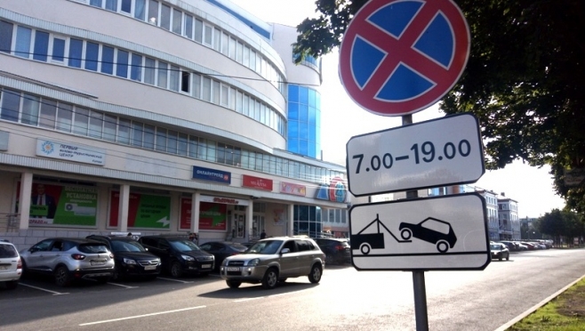 В Йошкар-Оле запретили парковаться вдоль улицы Кремлёвской по чётной стороне