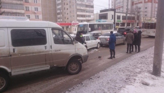Две автоледи попали в ДТП по вине водителя «Газели»