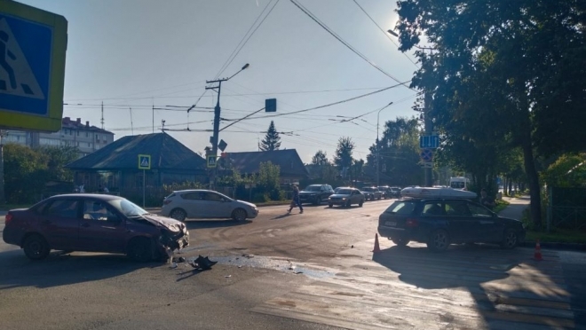 В Йошкар-Оле водитель «Лады Гранта» на перекрёстке не пропустил иномарку