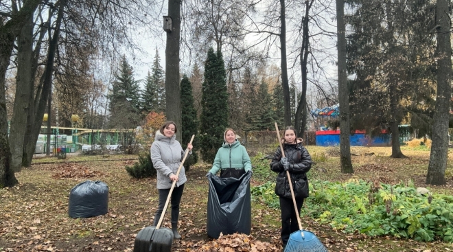 В парке культуры и отдыха в Йошкар-Оле продолжаются субботники