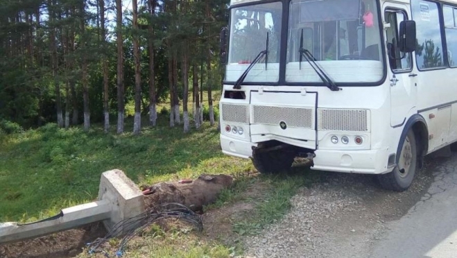 В Куженерском районе «ПАЗ» повалил опору линии электропередачи