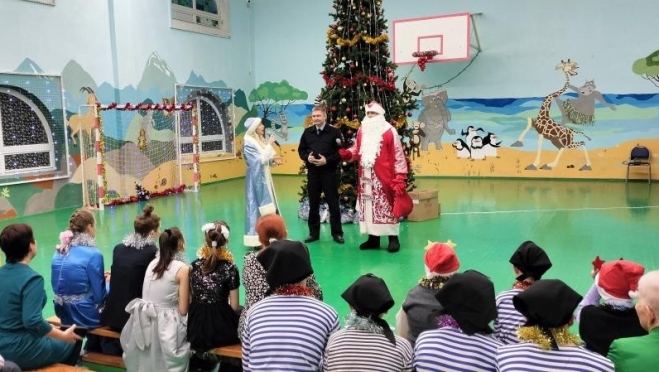 Савинский детский дом-интернат посетили полицейский Дед Мороз и Снегурочка