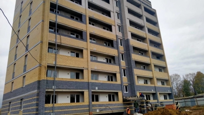 В Семёновке достраивают многоэтажку для детей-сирот