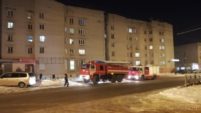 В Йошкар-Оле горит дом на улице Подольских Курсантов
