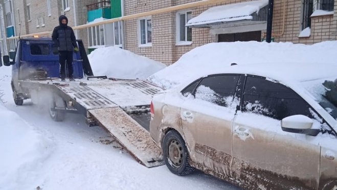 Житель Марий Эл едва не остался без автомобиля из-за многочисленных долгов