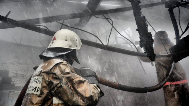 В деревне Апшакбеляк семеро пожарных спасали горящую баню