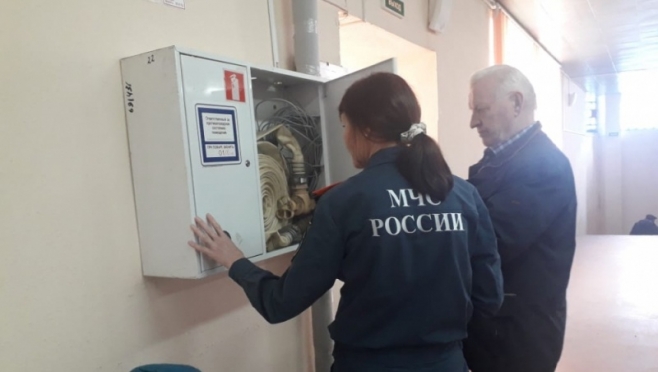 Сотрудники пожарного надзора проверяют готовность спортобъектов Йошкар-Олы к Спартакиаде