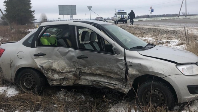 В Марий Эл двухлетняя девочка с мамой госпитализированы с места ДТП