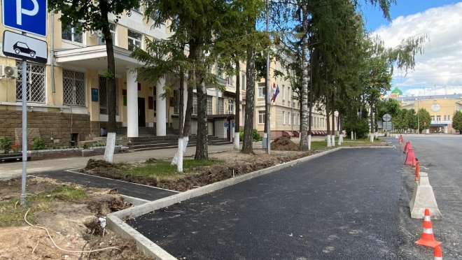 На проспекте Гагарина обустраивают парковочные карманы